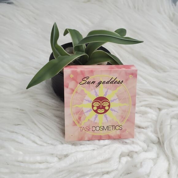 TASH Cosmetics Sun Goddess Hot Pink Eyeshadow Palette - Picture 2 of 4